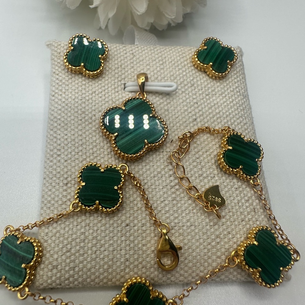 Elegant Gold and Green malachite set in silver 935 settings